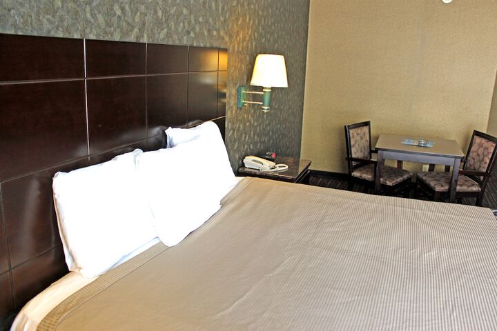 Room 8 of 37
