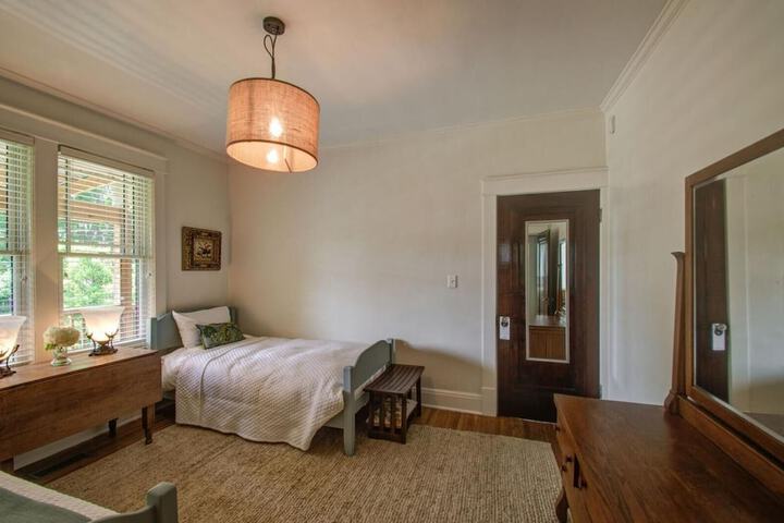 Room 14 of 32