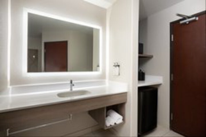Room 100 of 245