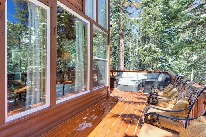 Idaho Springs Cabin w / Hot Tub on Half Acre!