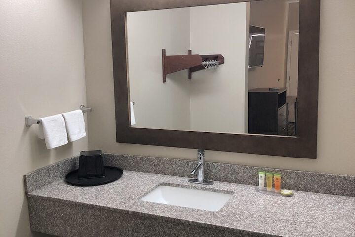Room 2 of 8