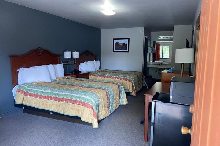Redbud Inn