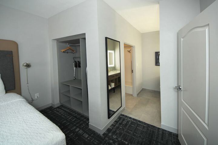 Room 19 of 34
