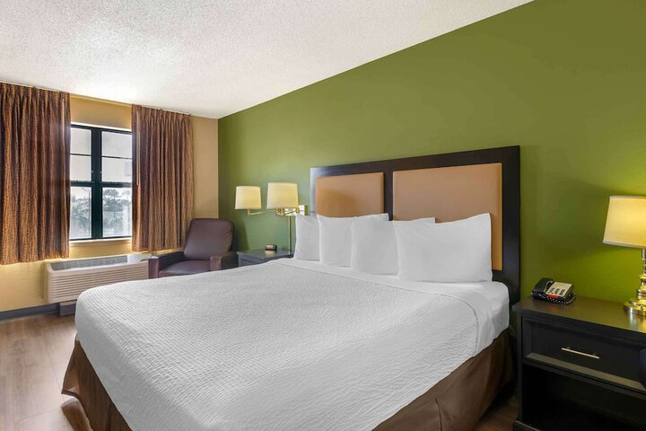 Room 20 of 28
