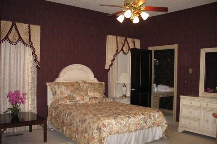 Spruce Hill Inn and Cottages