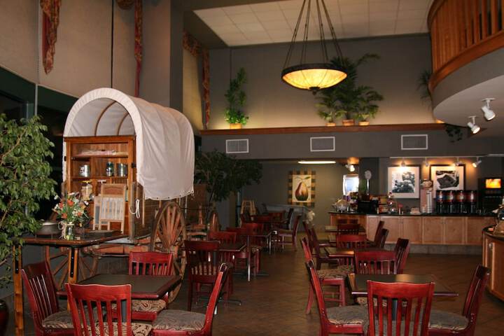 Dining 24 of 36