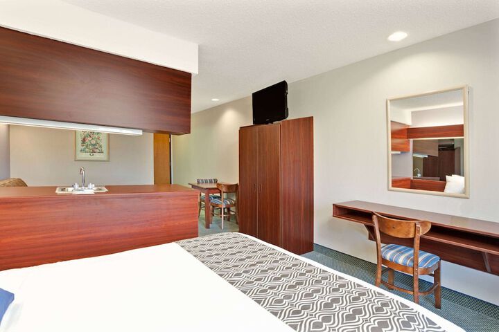 Room 13 of 16