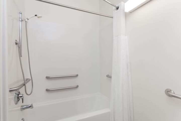 Days Inn & Suites by Wyndham Cambridge