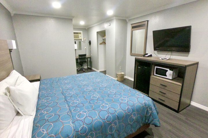 Budget Host Inn