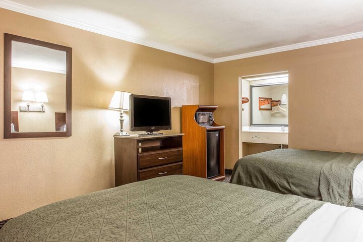 Room 13 of 48
