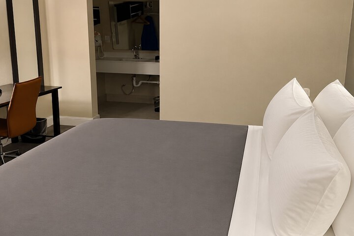 Lx Hotel SureStay Collection by Best Western