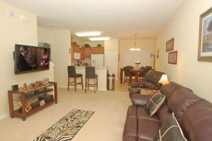 226SW Scaton 3 Br Villa by RedAwning
