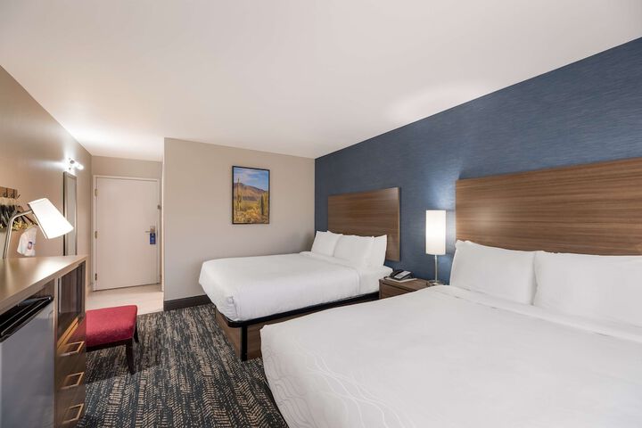 Room 7 of 32