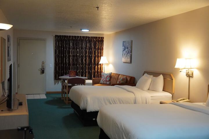 Timberland Inn & Suites