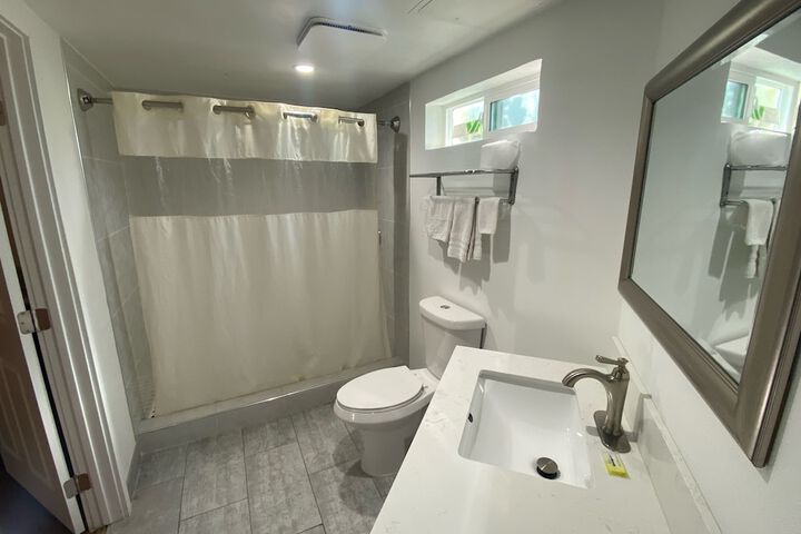 Room 16 of 19