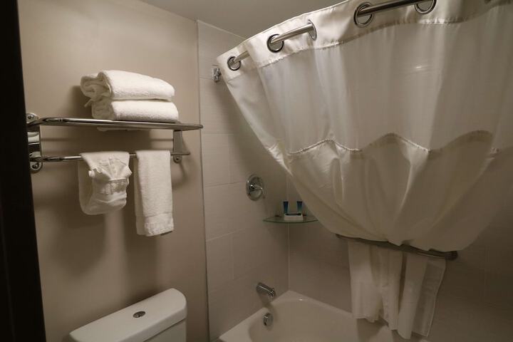 Room 10 of 43