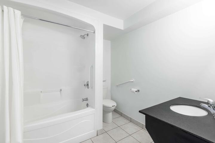 Room 10 of 35