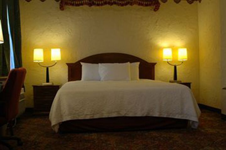 Urbana Landmark Hotel