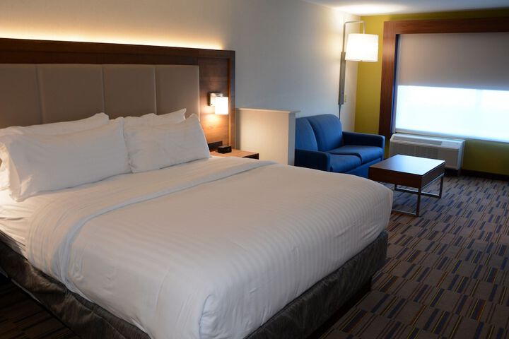 Holiday Inn Express & Suites Pittsburgh - Monroeville by IHG