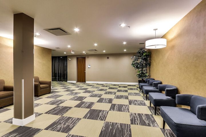 Ballroom/Hall 43 of 48
