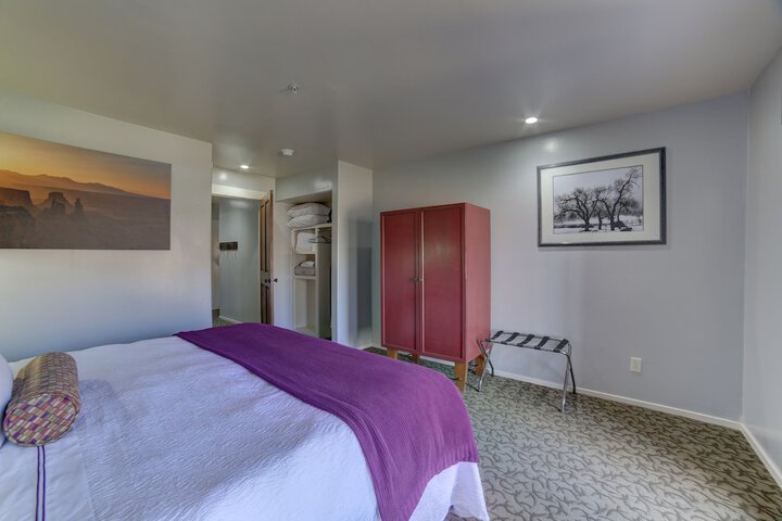 Room 40 of 72