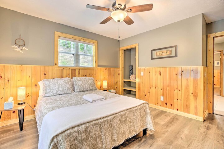 Hike & Zip-line: Red River Gorge Cabin w / Hot Tub!