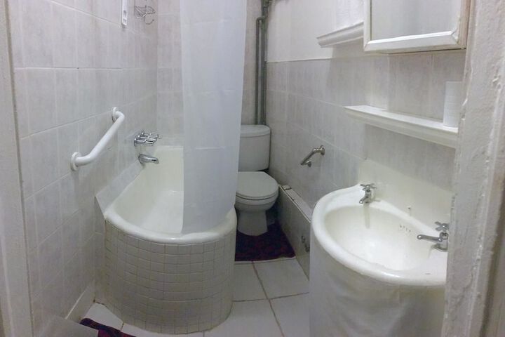 Room 8 of 40