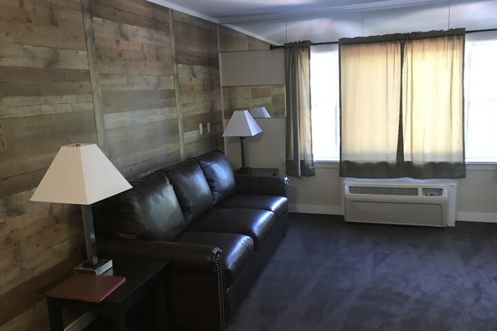 Room 11 of 32