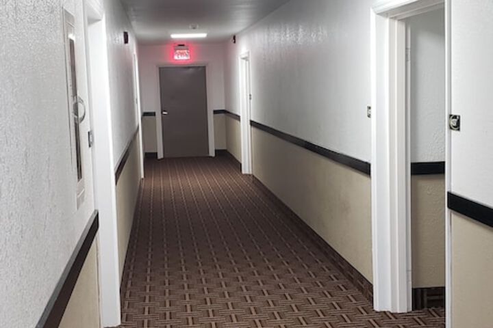 Ballroom/Hall 15 of 18