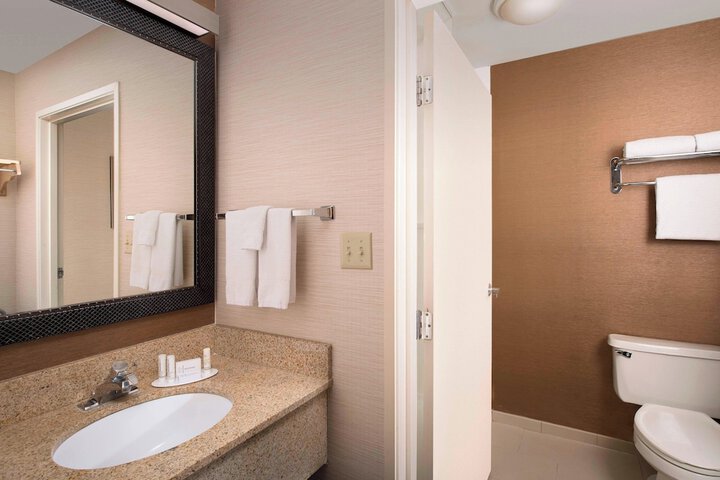Room 13 of 27