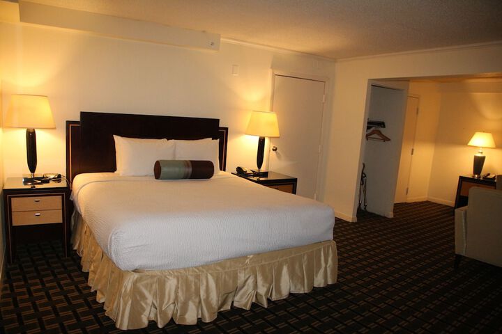 Room 11 of 30