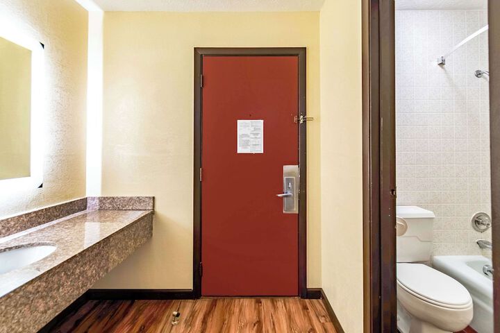 Room 10 of 25