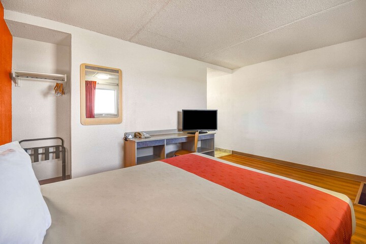 Room 25 of 34
