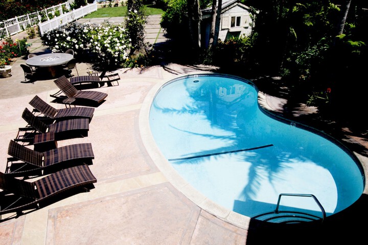 Malibu Country Inn