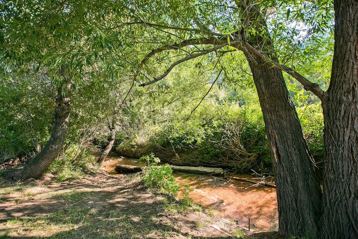 7 Bedroom on the Side of Pikes Peak on a Mountain Stream