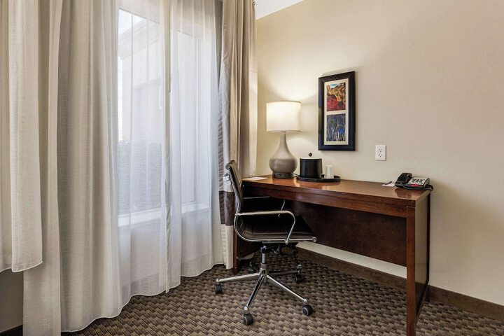 Comfort Inn & Suites Logan Near University