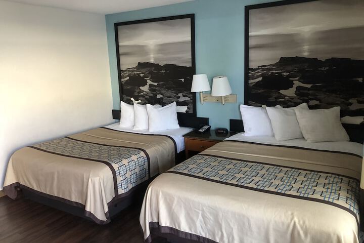 Room 12 of 21