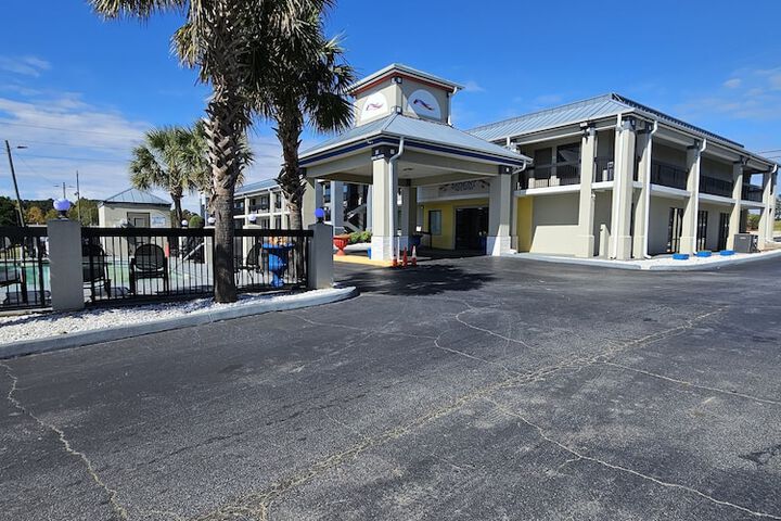 Hotel 6 of 34