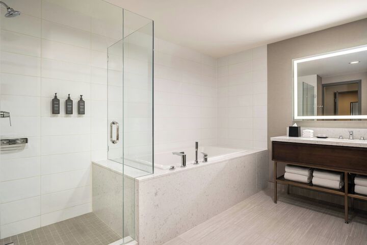 Sheraton Vancouver Guildford Hotel