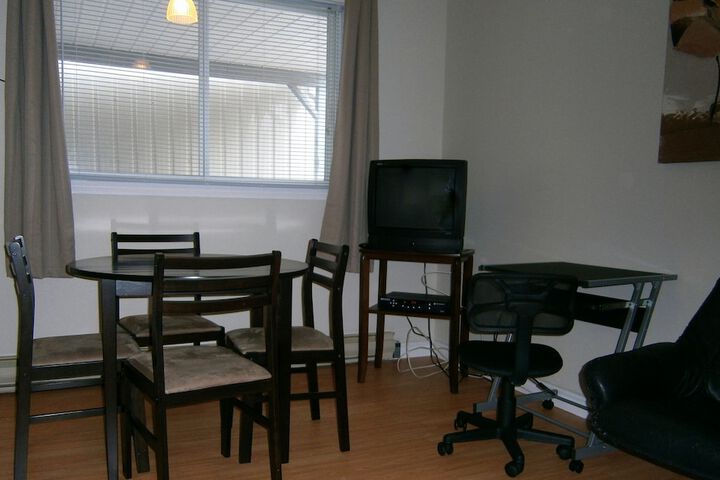 Room 16 of 32