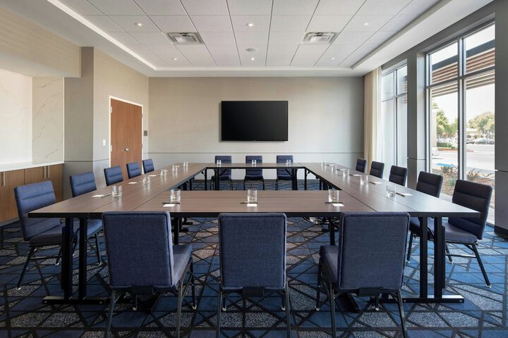 Courtyard by Marriott Fresno Clovis