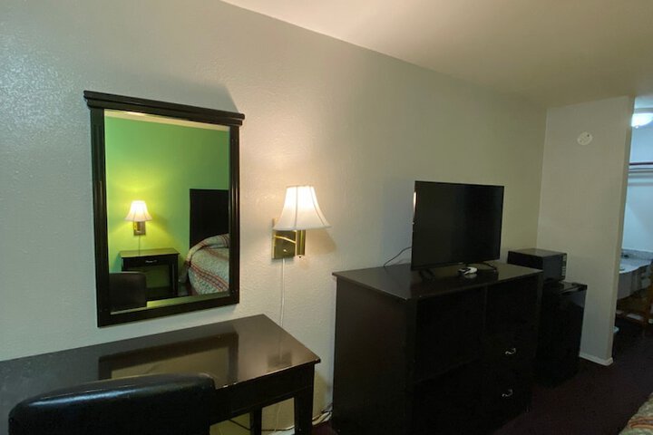 Room 5 of 17