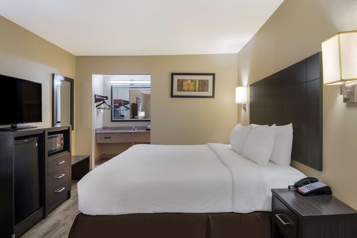 Room 21 of 34