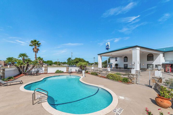 Pool 4 of 29