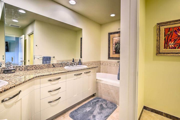 Kona Townhome w / Lanai & Resort Amenities!