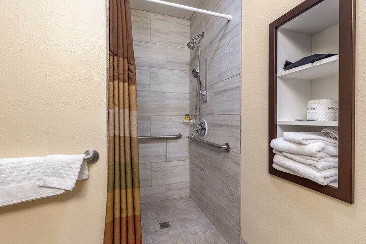 Best Western Plus Sparta Trail Lodge