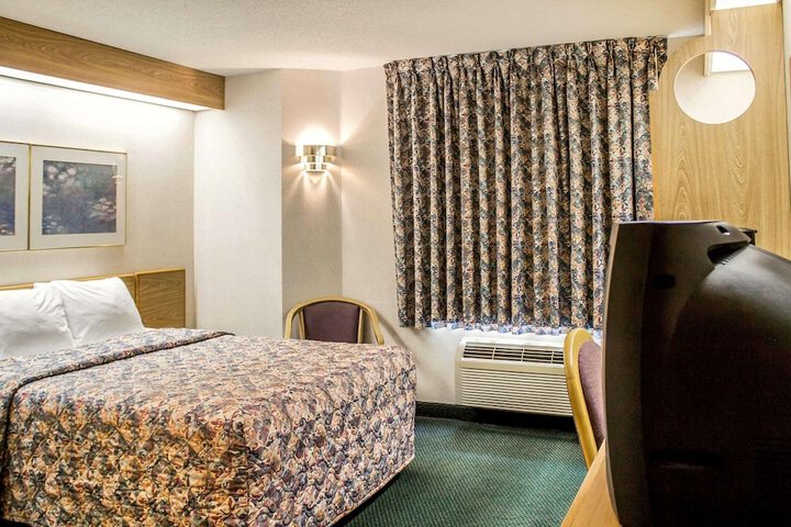 Room 16 of 34