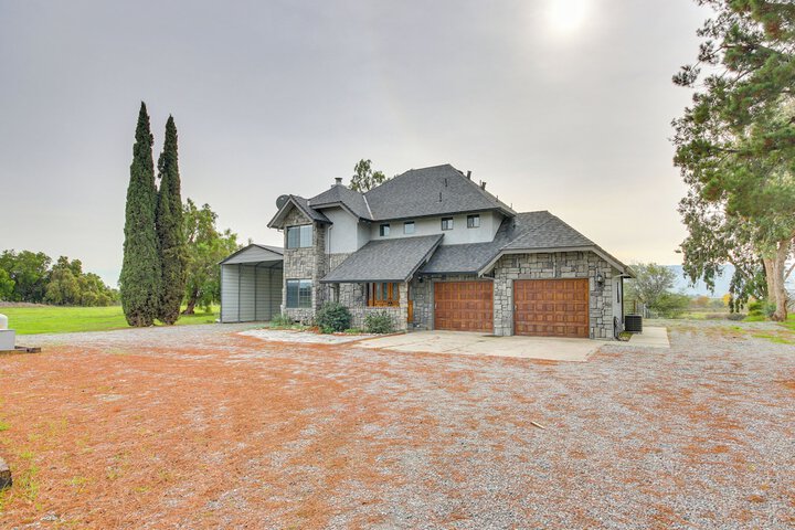 Pet-friendly Hollister Getaway w / Grill!