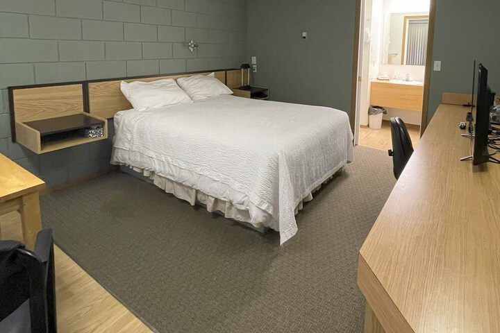 Room 18 of 30