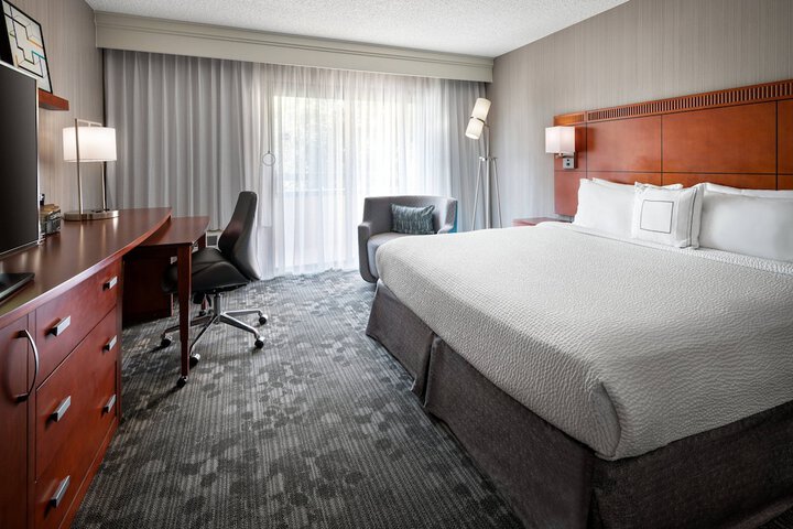 Room 25 of 37